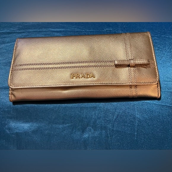 Prada Milano Gold Bow Wallet 🔥 - Picture 2 of 16